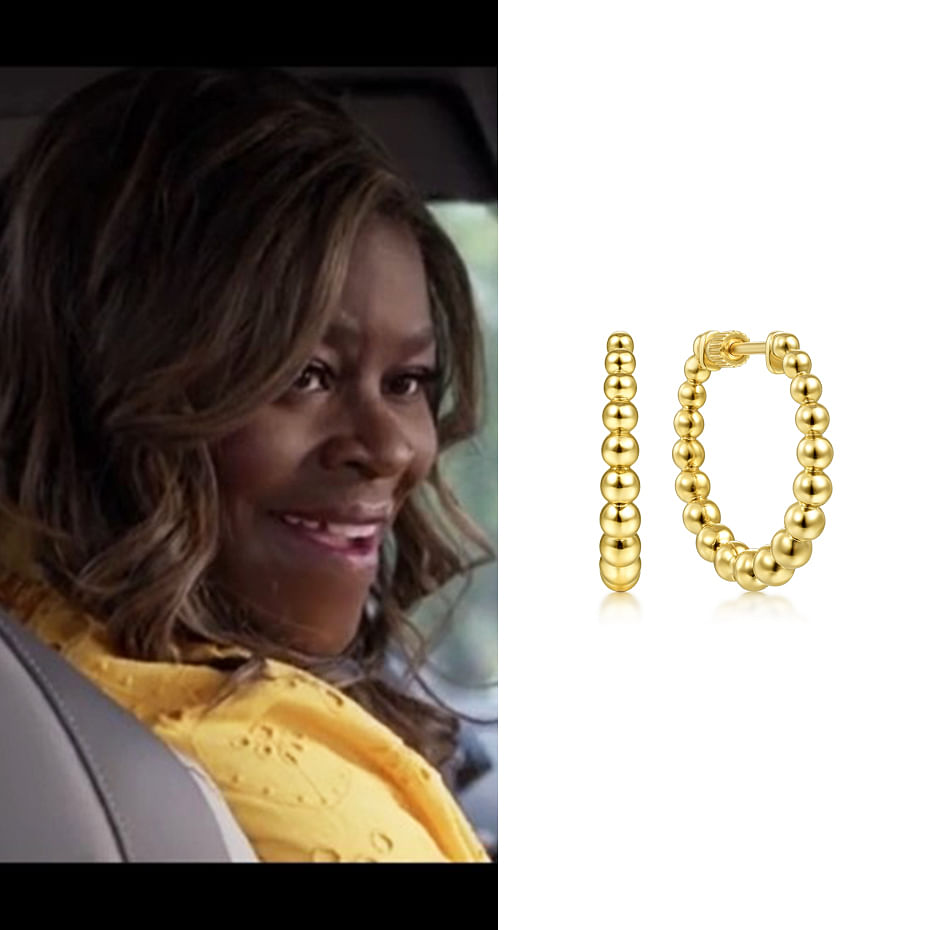June 2021 Actress and comedian Retta Sirleaf wearing Gabriel & Co’s 14K Yellow Gold hoop earrings