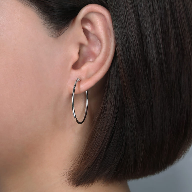 14K White Gold 30mm Round Classic Hoop Earrings - Shot 3