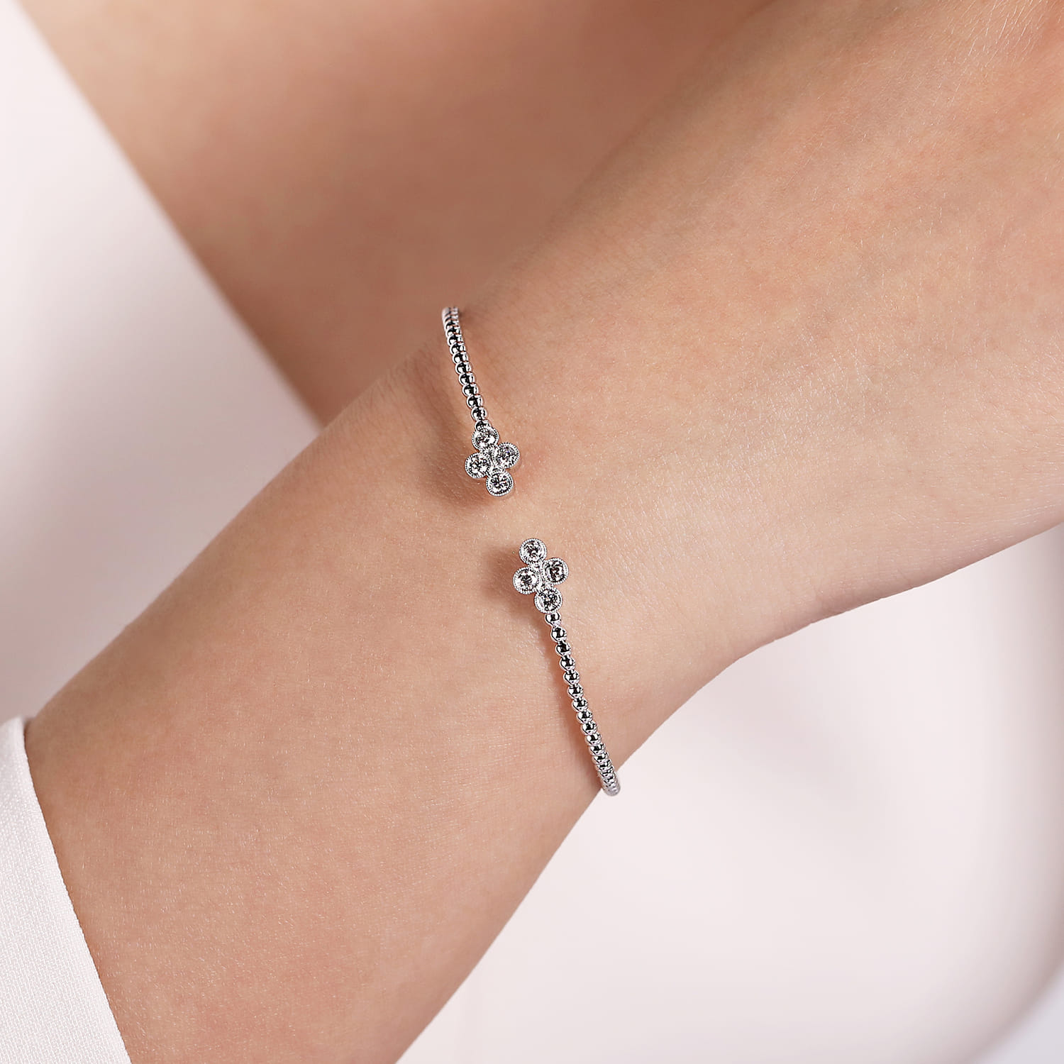 14K White Gold Bujukan Bead Split Cuff Bracelet with Quatrefoil Diamond Endcaps - 0.38 ct - Shot 4