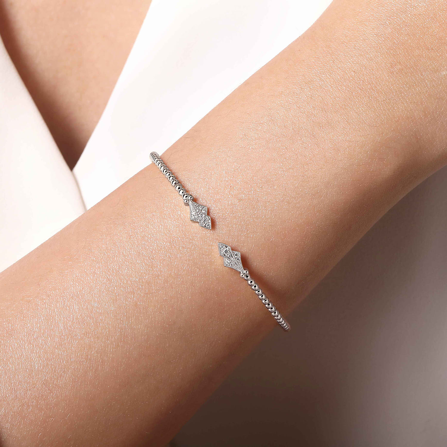 14K White Gold Bujukan Bead Split Cuff with Diamonds - 0.12 ct - Shot 4