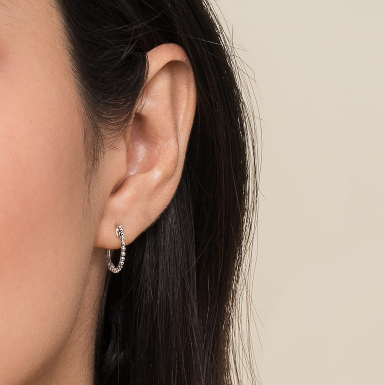 14K White Gold Bujukan Huggie Earrings - Shot 2