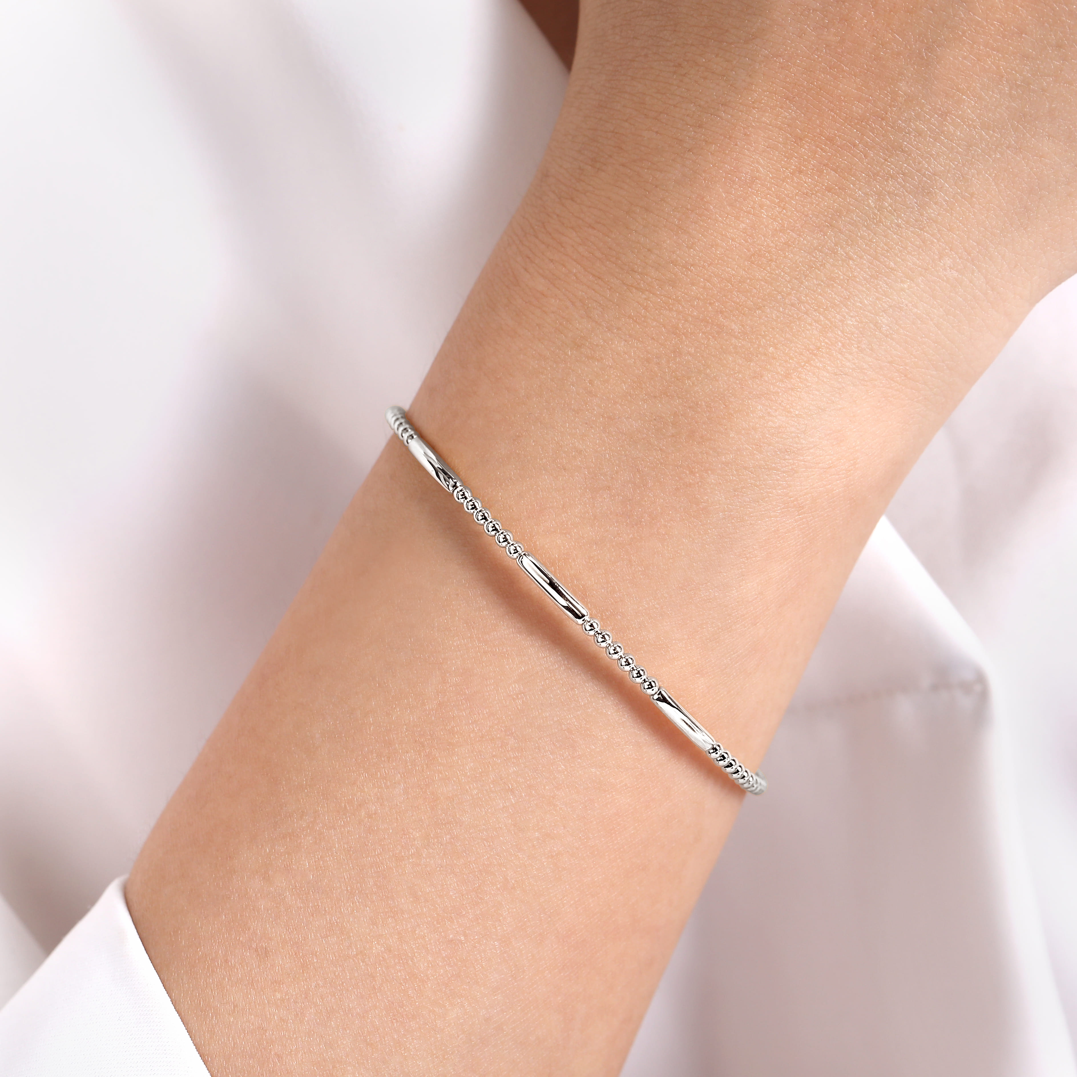 14K White Gold Bujukan Open Bangle - Shot 4