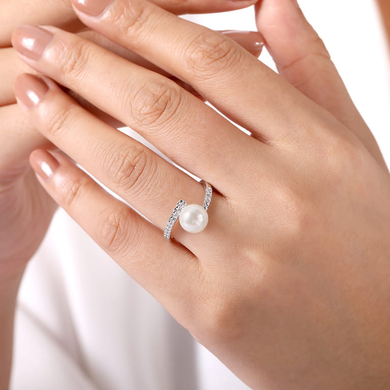 14K White Gold Bypass Pearl and Diamond Ring - 0.23 ct - Shot 5