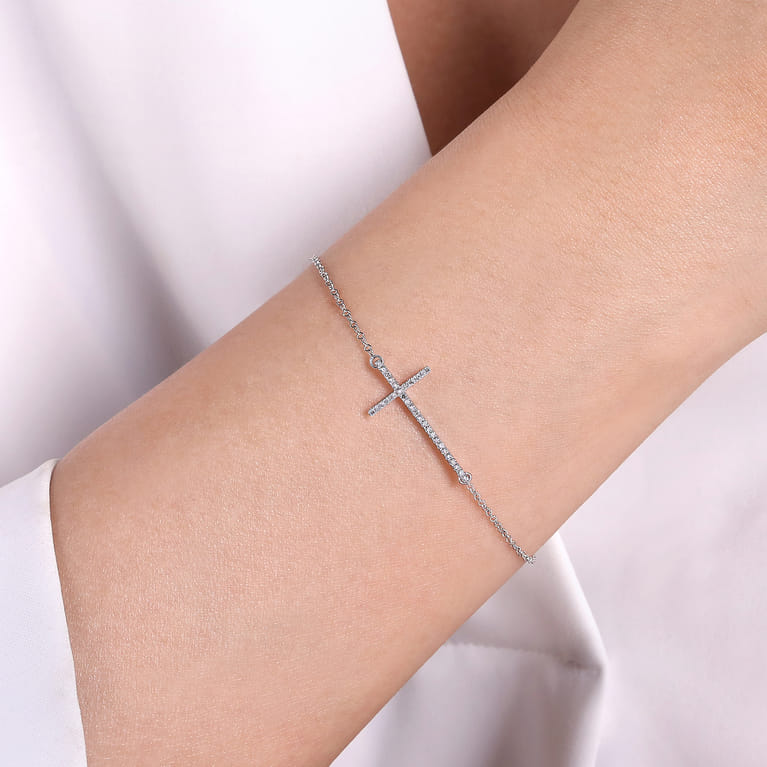 14K White Gold Chain Bracelet with Diamond Cross - 0.12 ct - Shot 3