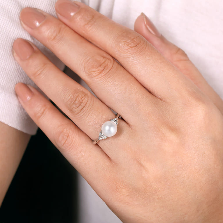14K White Gold Cultured Pearl and Diamond Cluster Ring - 0.18 ct - Shot 5