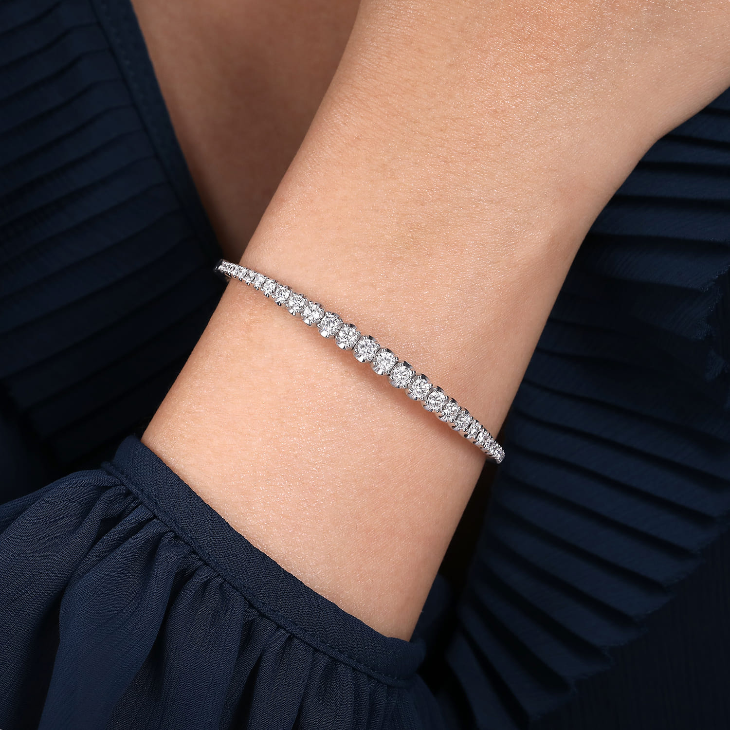 14K White Gold Diamond Bangle - 2.05 ct - Shot 4