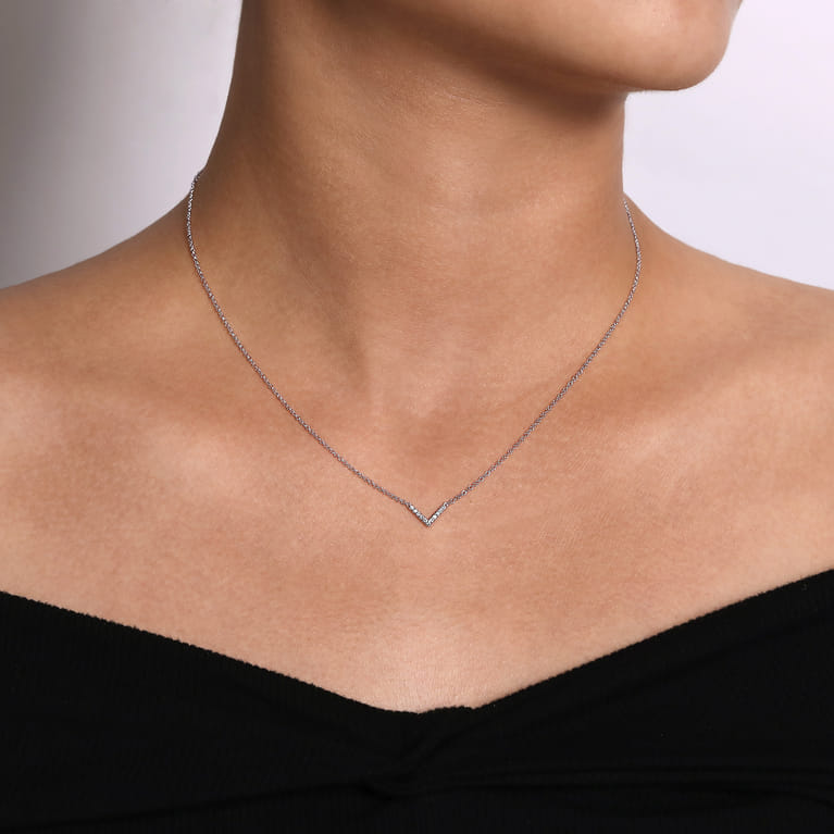 14K White Gold Diamond Chevron Necklace - 0.06 ct - Shot 3