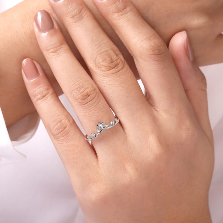 14K White Gold Diamond Chevron Ring - 0.2 ct - Shot 5