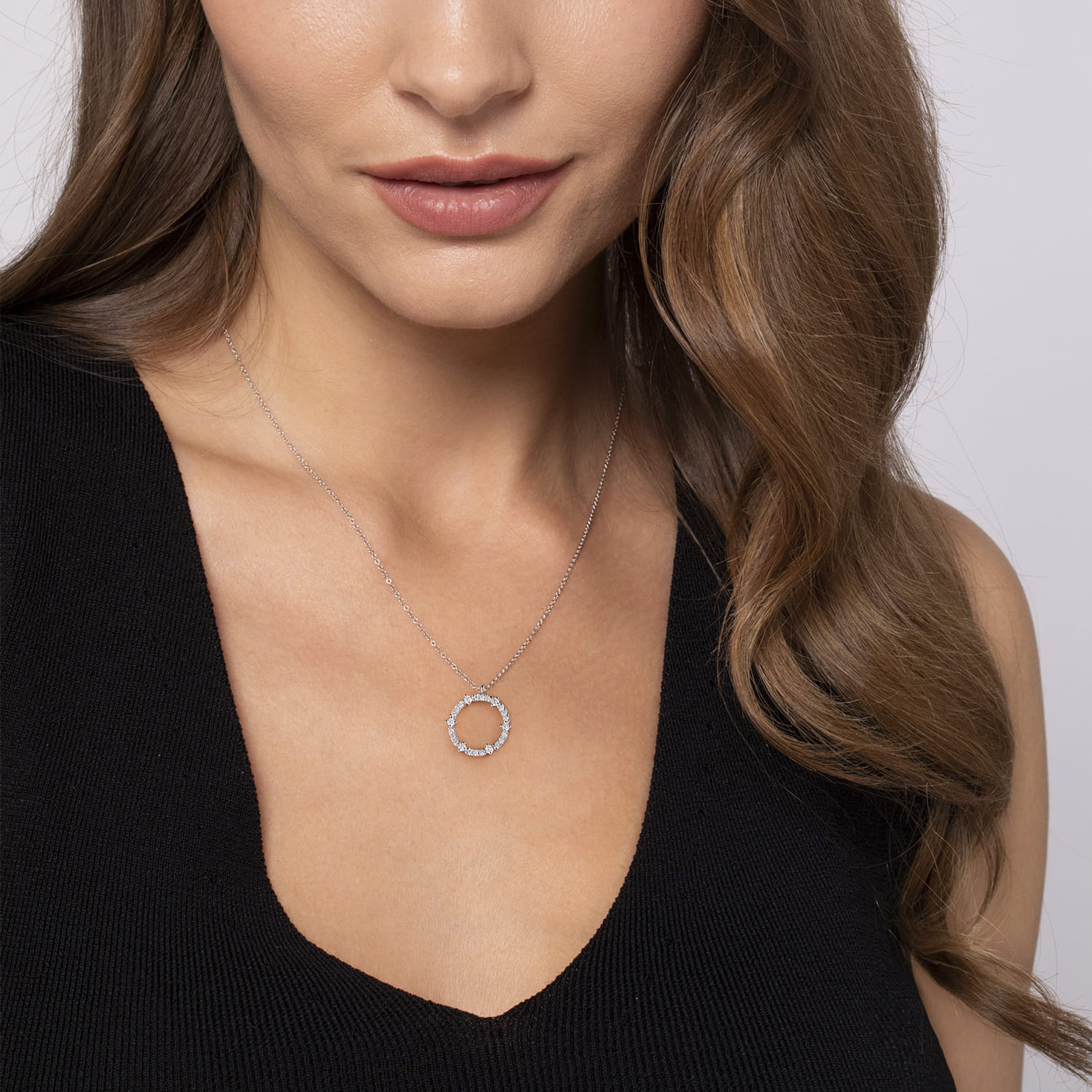 14K White Gold Diamond Circle Pendant Necklace - 0.35 ct - Shot 3