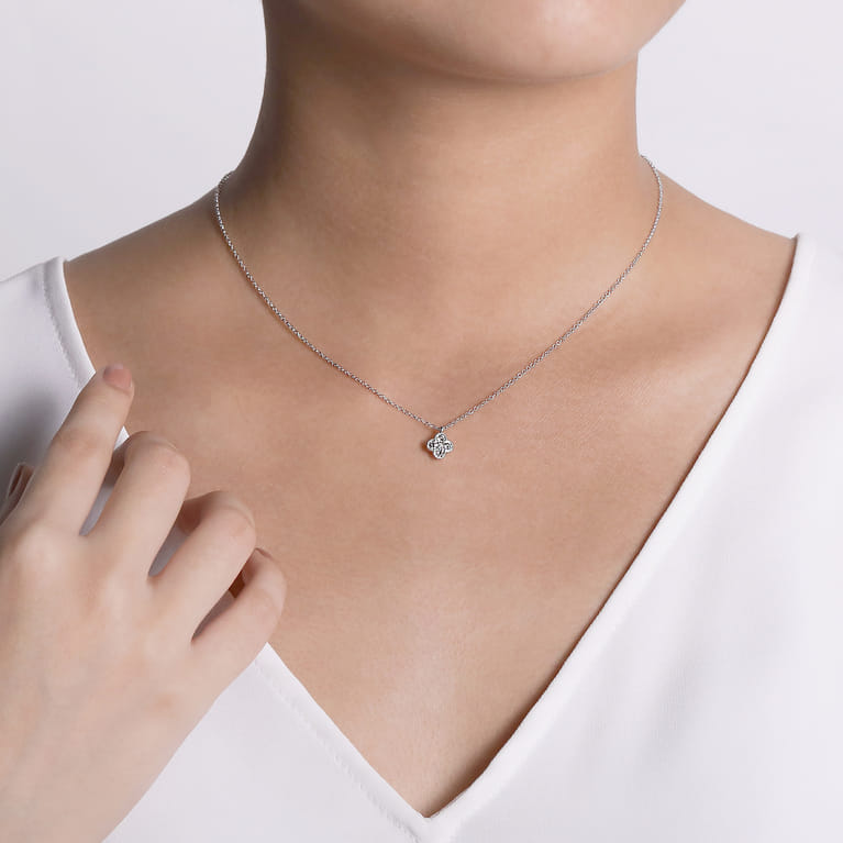 14K White Gold Diamond Clover Pendant Necklace - 0.25 ct - Shot 3