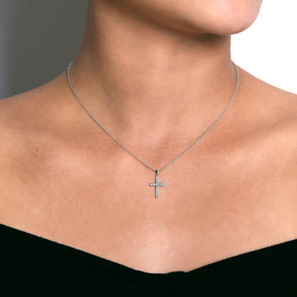 14K White Gold Diamond Cross Pendant Necklace