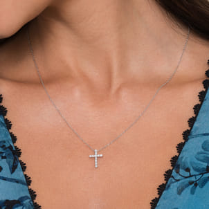 14K White Gold Diamond Cross Pendant Necklace