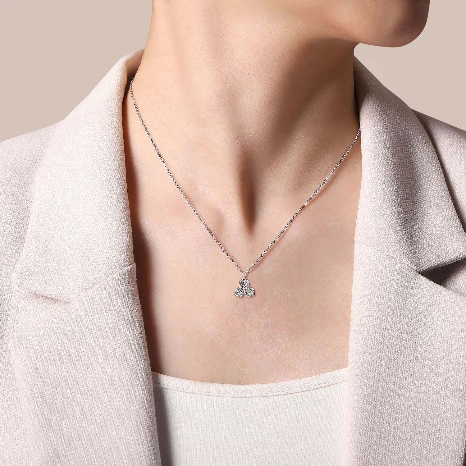 14K White Gold Diamond Flower Pendant Necklace - 0.2 ct - Shot 3