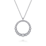 14K White Gold Diamond Graduating Circle Pendant Necklace