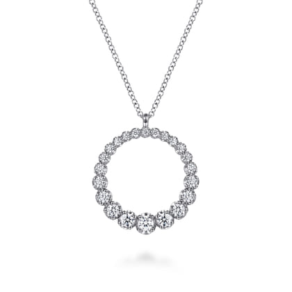 14K White Gold Diamond Graduating Circle Pendant Necklace