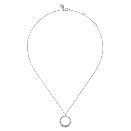 14K White Gold Diamond Graduating Circle Pendant Necklace