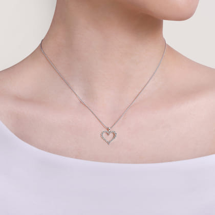14K White Gold Diamond Heart Pendant Necklace