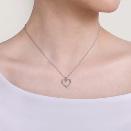 14K White Gold Diamond Heart Pendant Necklace