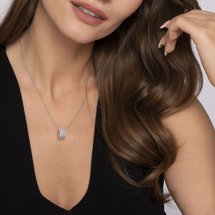 14K White Gold Diamond Pendant Necklace
