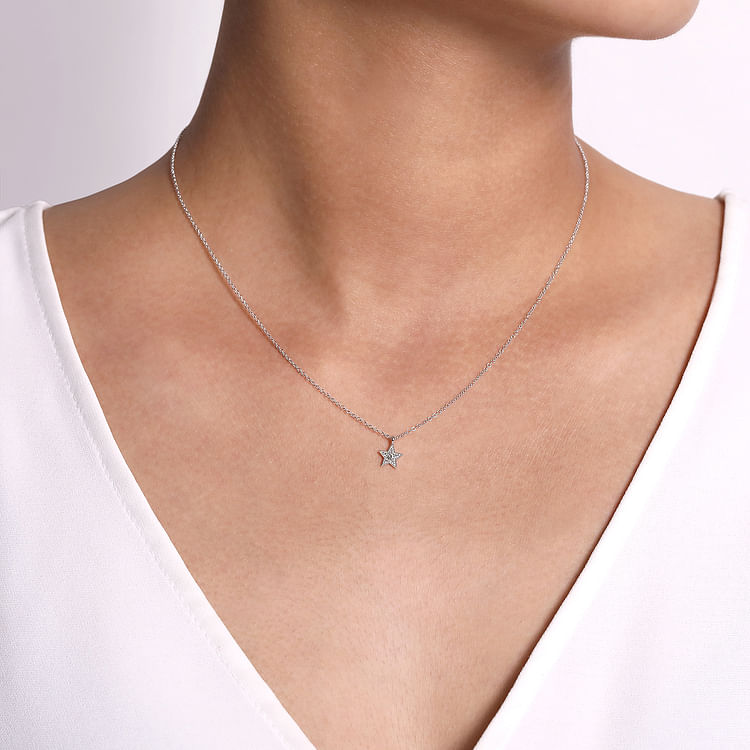 14K White Gold Diamond Star Pendant Necklace