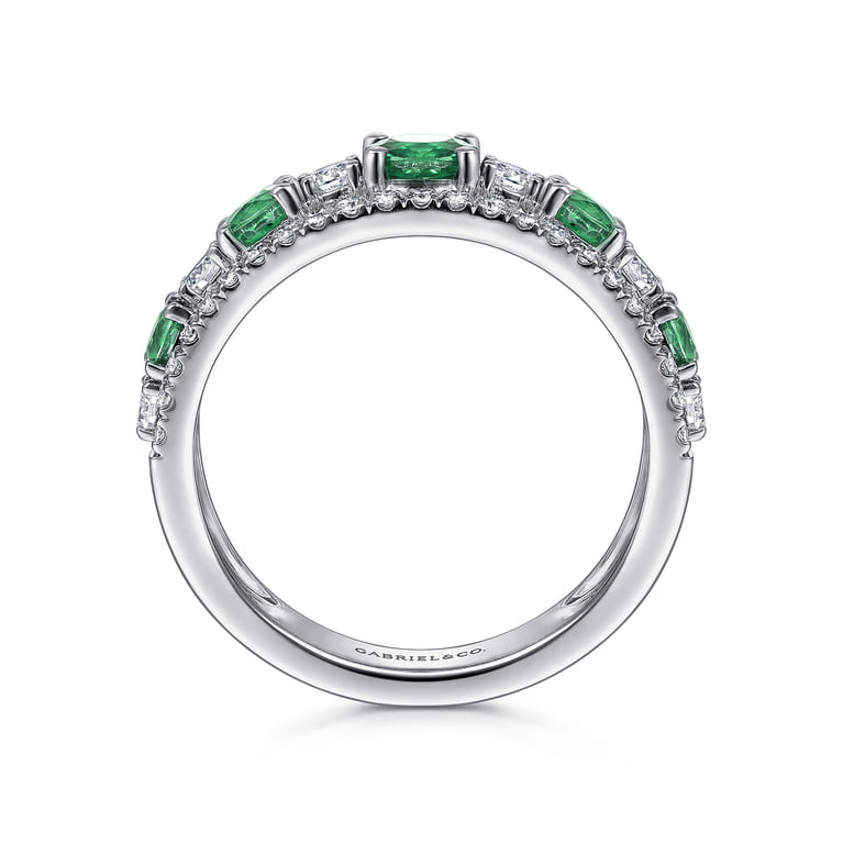 14K White Gold Diamond and Emerald Ladies Ring - 0.6 ct - Shot 2