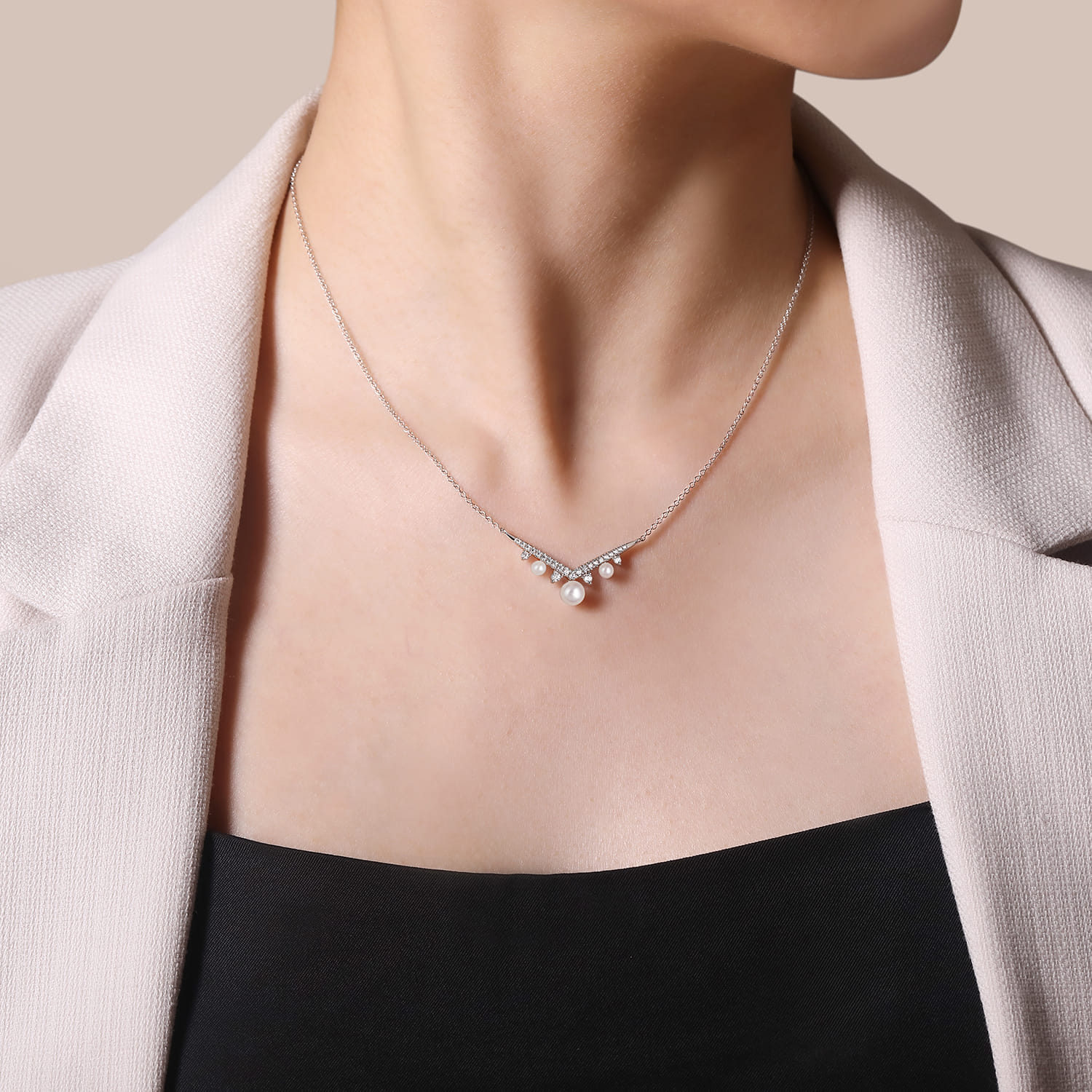 14K White Gold Diamond and Pearl Chevron Necklace - 0.25 ct - Shot 3