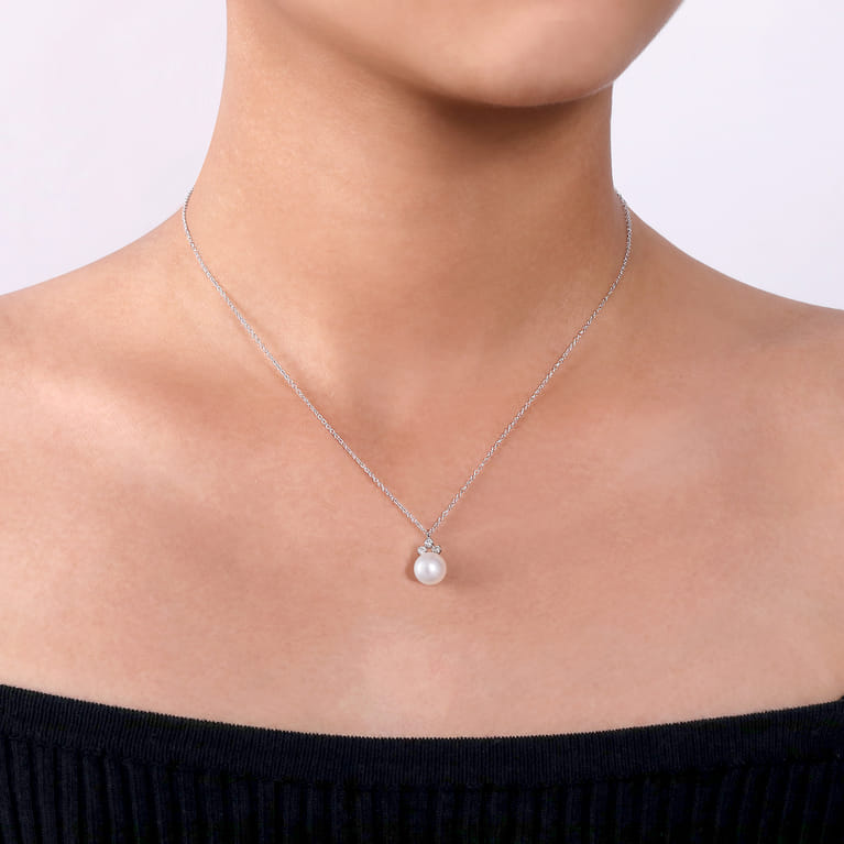 14K White Gold Diamond and Pearl Pendant Necklace - 0.08 ct - Shot 3