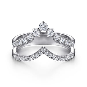 14K White Gold Graduating Diamond Chevron Ring