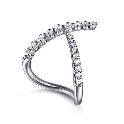 14K White Gold Graduating Diamond Chevron Ring