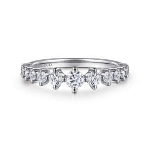 14K White Gold Graduating Diamond Classic Ladies Ring