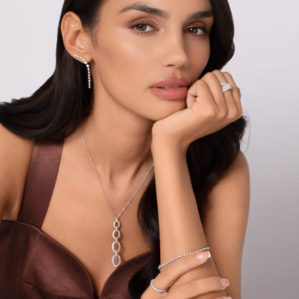 14K White Gold Graduating Diamond Oval Link Drop Pendant Necklace