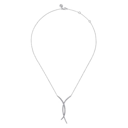 14K White Gold Graduating Diamond Pendant Necklace