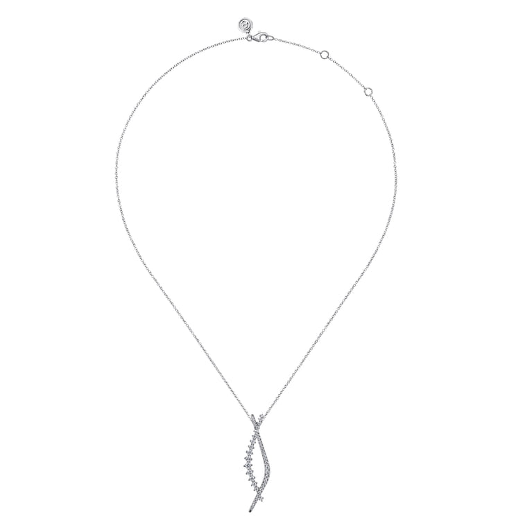 14K White Gold Graduating Diamond Pendant Necklace - 0.75 ct - Shot 2