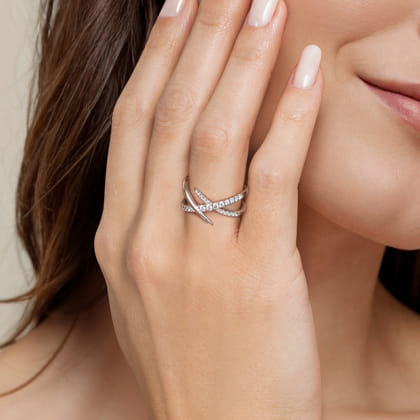 14K White Gold Graduating Diamond Spike Criss Cross Ring