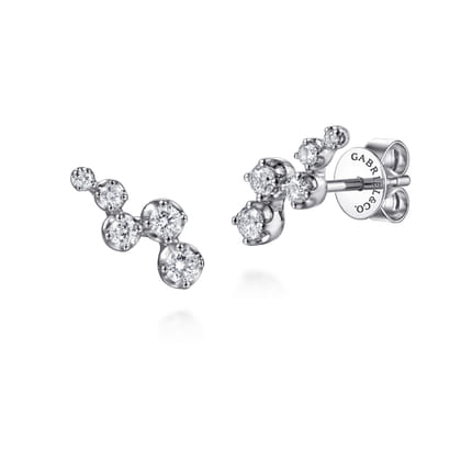 14K White Gold Graduating Diamond Stud Earrings