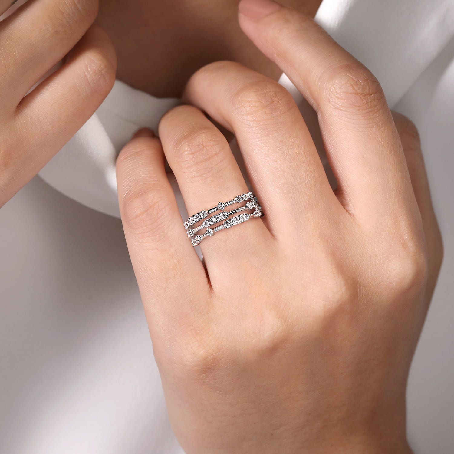 14K White Gold Multi Row Diamond Station Ring - 0.4 ct - Shot 5