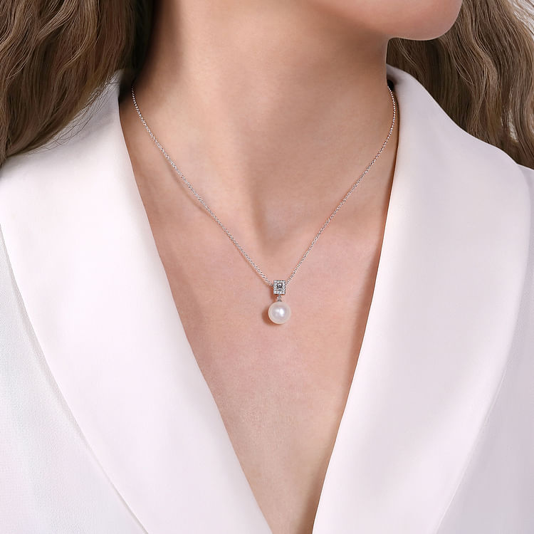 14K White Gold Pave Diamond and Pearl Pendant Necklace
