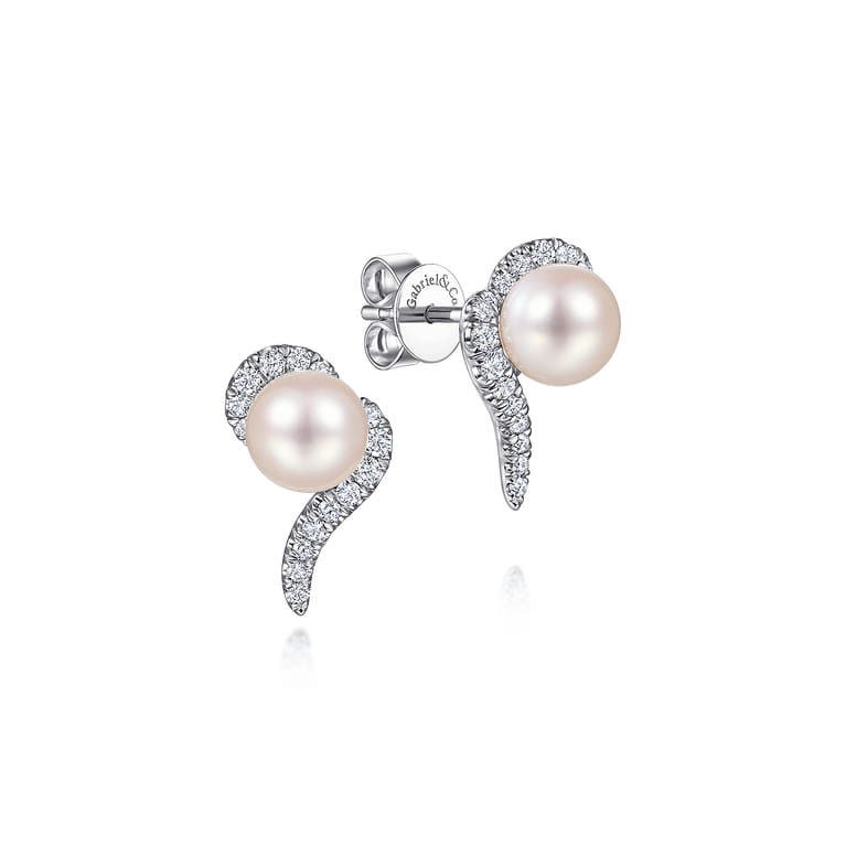 14K White Gold Pearl and Diamond Stud Earrings - 0.3 ct - Shot 1