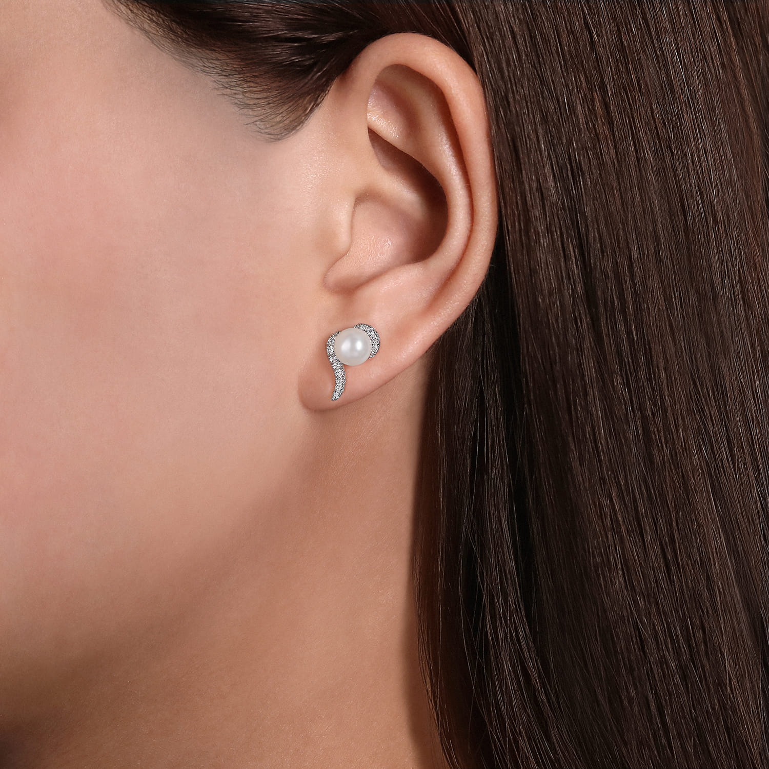 14K White Gold Pearl and Diamond Stud Earrings - 0.3 ct - Shot 2