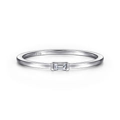 14K White Gold Ring with Diamond Baguette