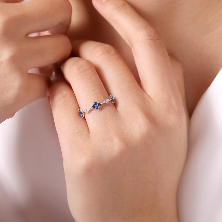 14K White Gold Sapphire Clover and Diamond Station Ring - 0.04 ct - Shot 5