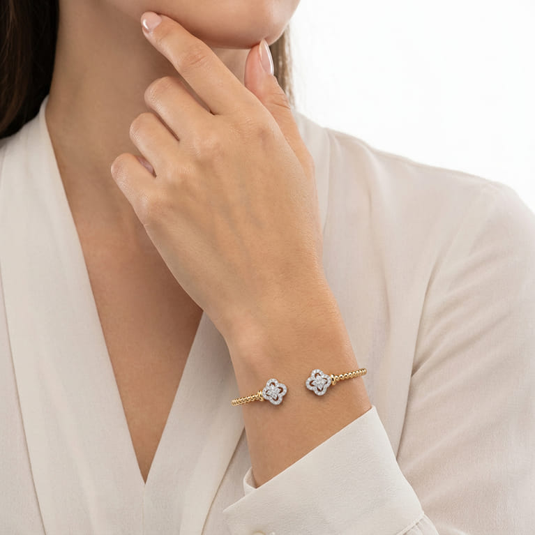 14K White and Yellow Gold Bujukan Beaded Diamond Clover Open Bangle Bracelet - 0.9 ct - Shot 5