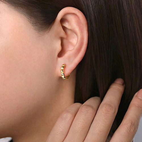 14K Yellow Gold 15mm Grommet Pattern Huggie Earrings - Shot 2