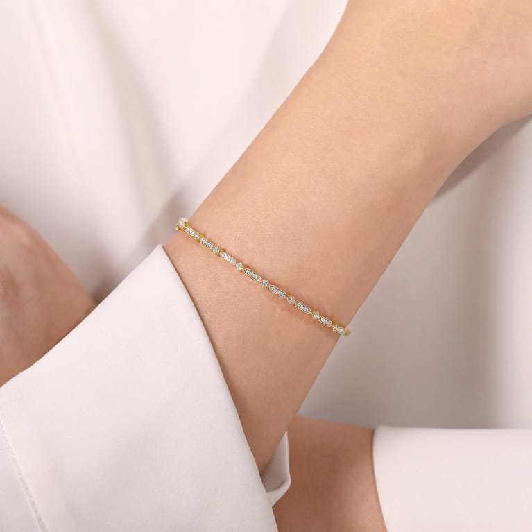14K Yellow Gold Alternating Geometric Stations Diamond Bangle - 0.22 ct - Shot 4