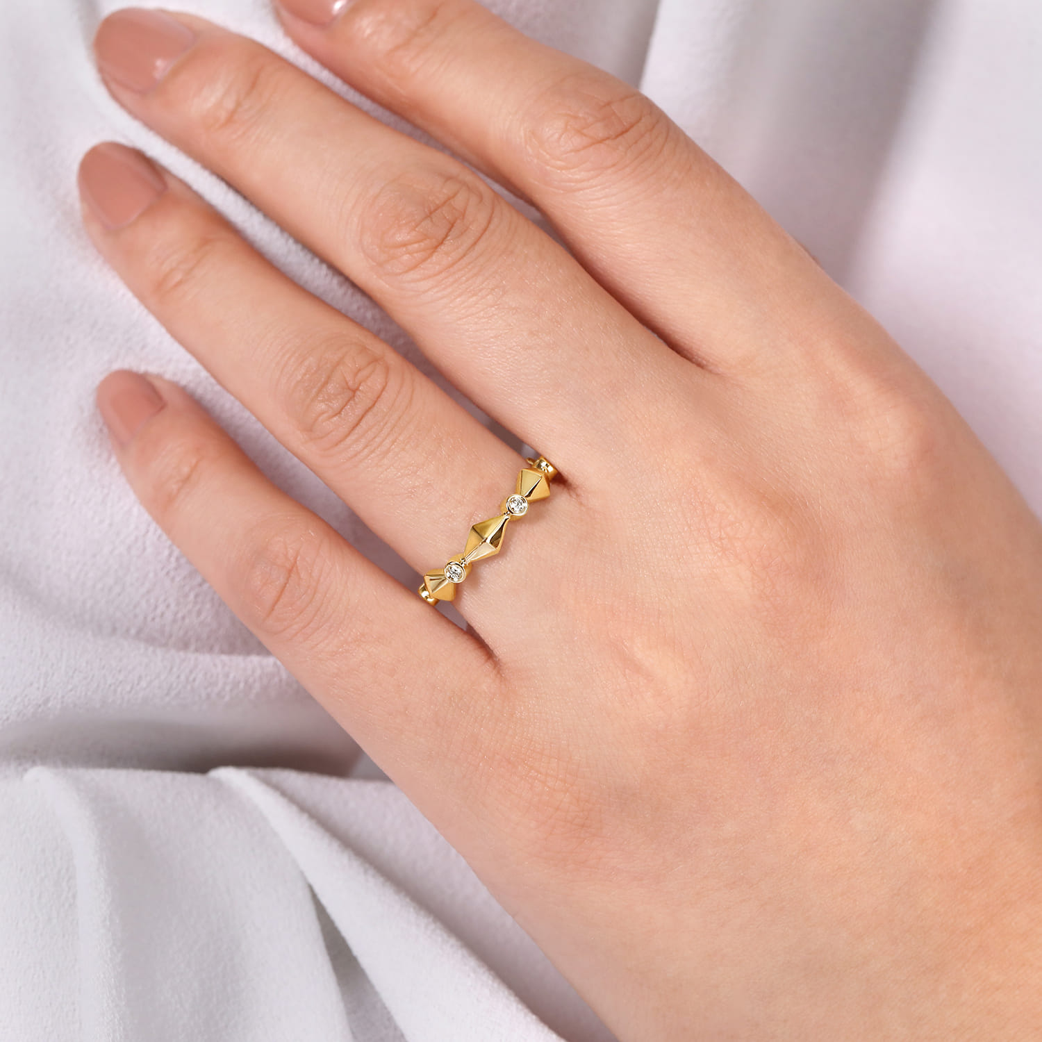 14K Yellow Gold Alternating Geometric and Diamond Station Ring - 0.09 ct - Shot 5