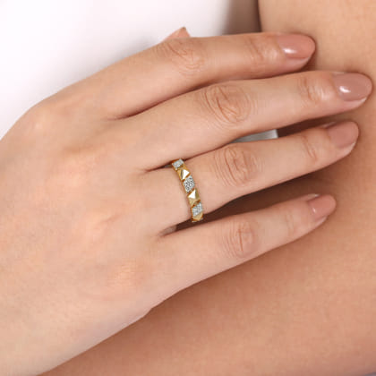 14K Yellow Gold Alternating Pave Diamond and Pyramid Ring