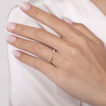 14K Yellow Gold Bar Set baguette and U Setting Round Diamond Open Anniversary Band