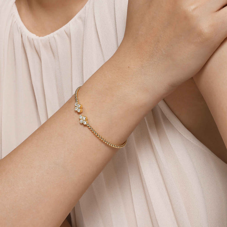 14K Yellow Gold Bujukan Bead Split Cuff Bracelet with Quatrefoil Diamond Endcaps - 0.38 ct - Shot 4