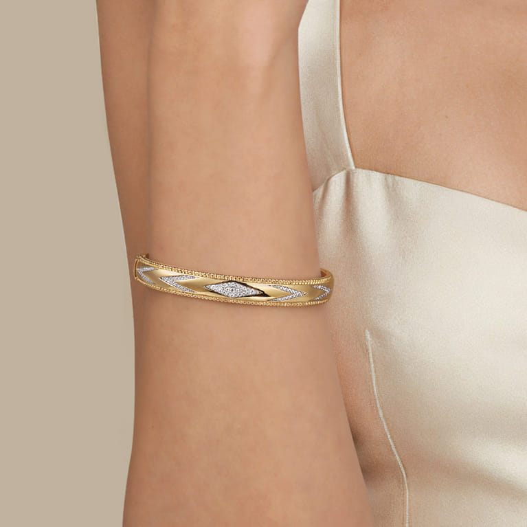 14K Yellow Gold Bujukan Diamond Chevron Pattern Bangle Bracelet - 0.36 ct - Shot 4