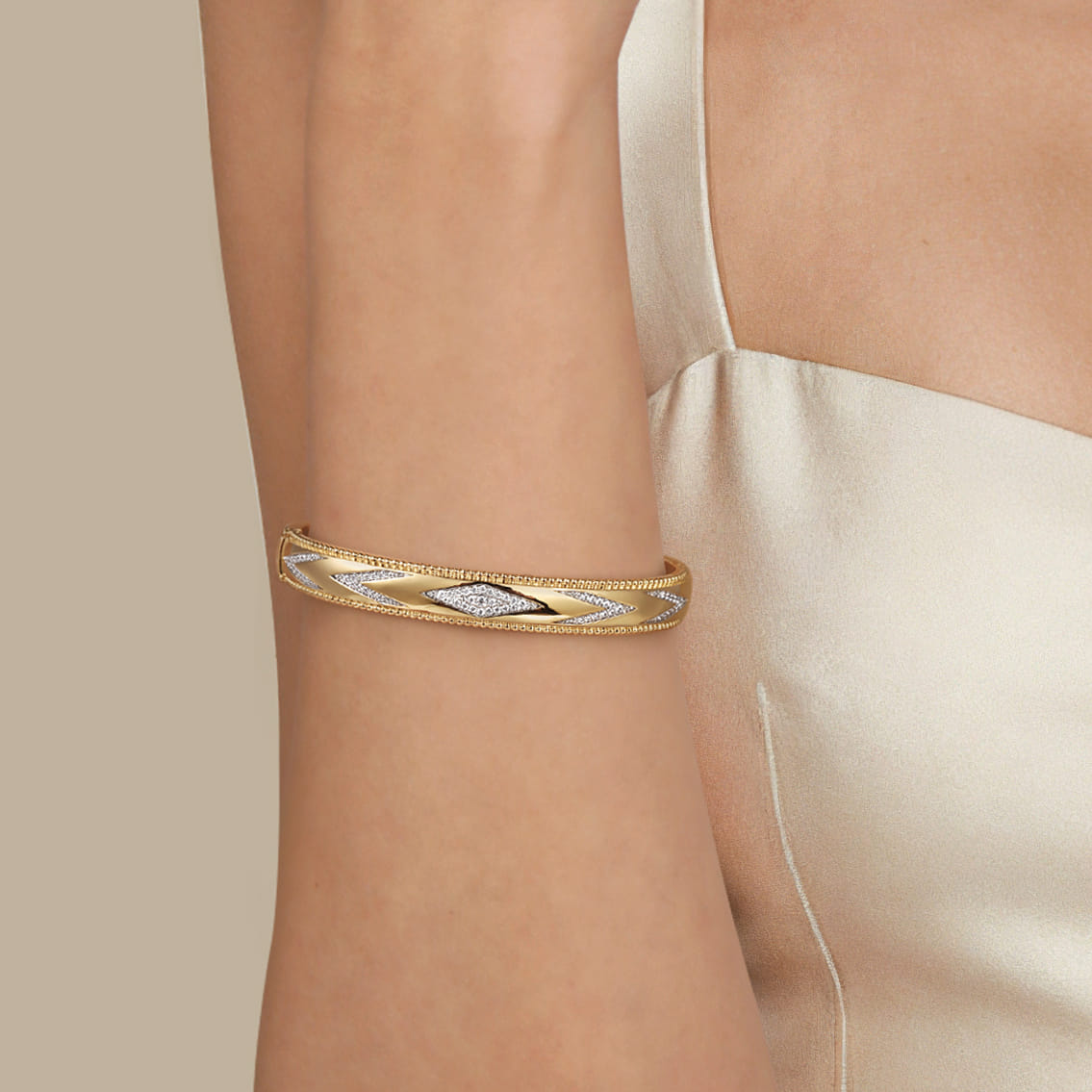 14K Yellow Gold Bujukan Diamond Chevron Pattern Bangle Bracelet - 0.35 ct - Shot 4